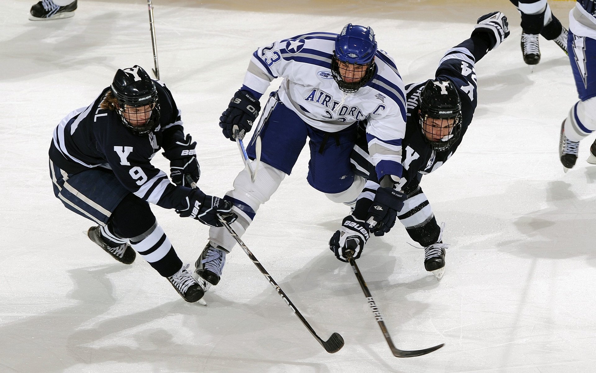 田径世锦赛刘翔担任解说嘉宾，网友怀旧刷屏，刘翔第一次获得世界田径锦标赛冠军