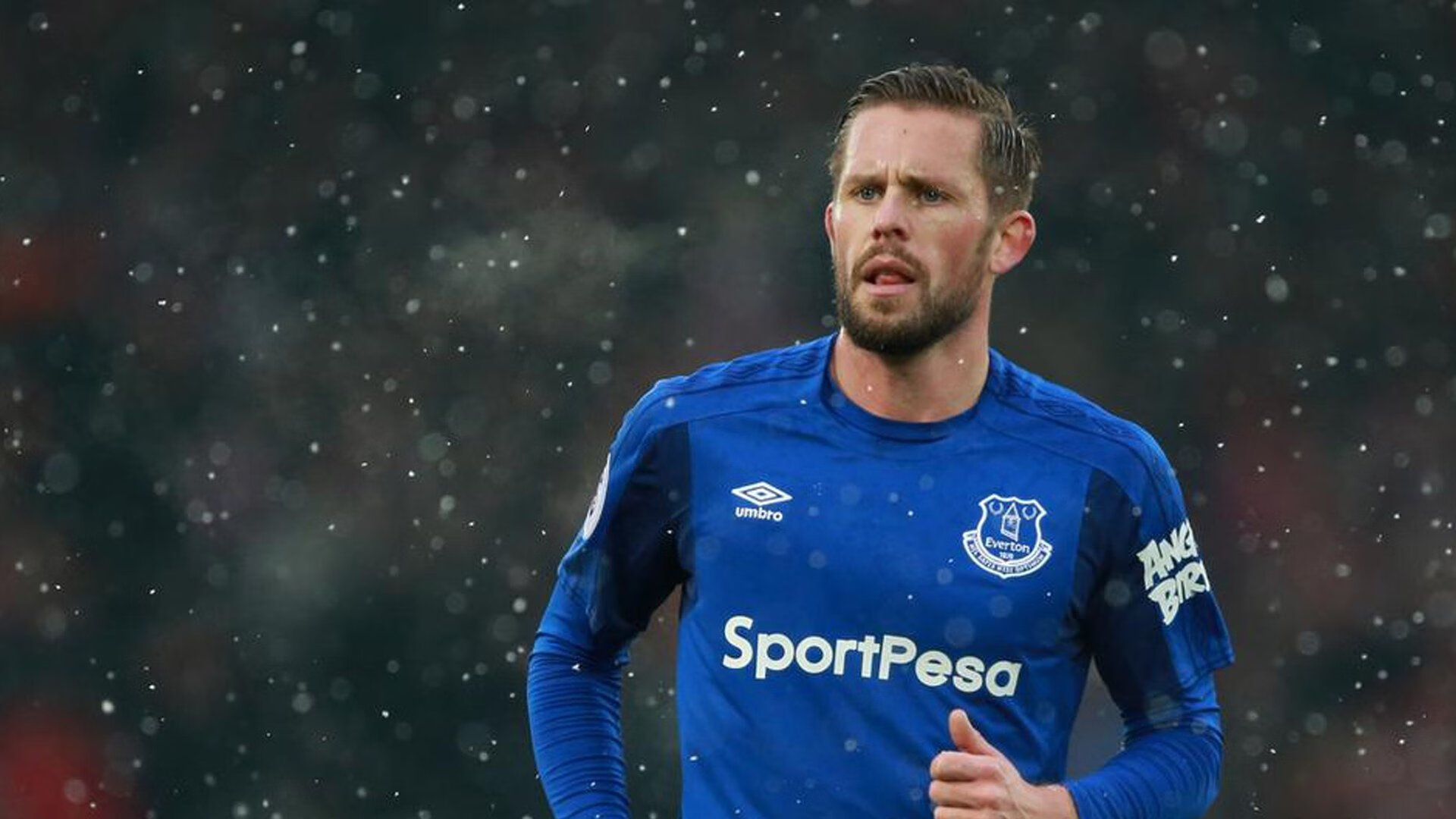 罚则细节：裁判如何维持比赛公正？，裁判被罚出场